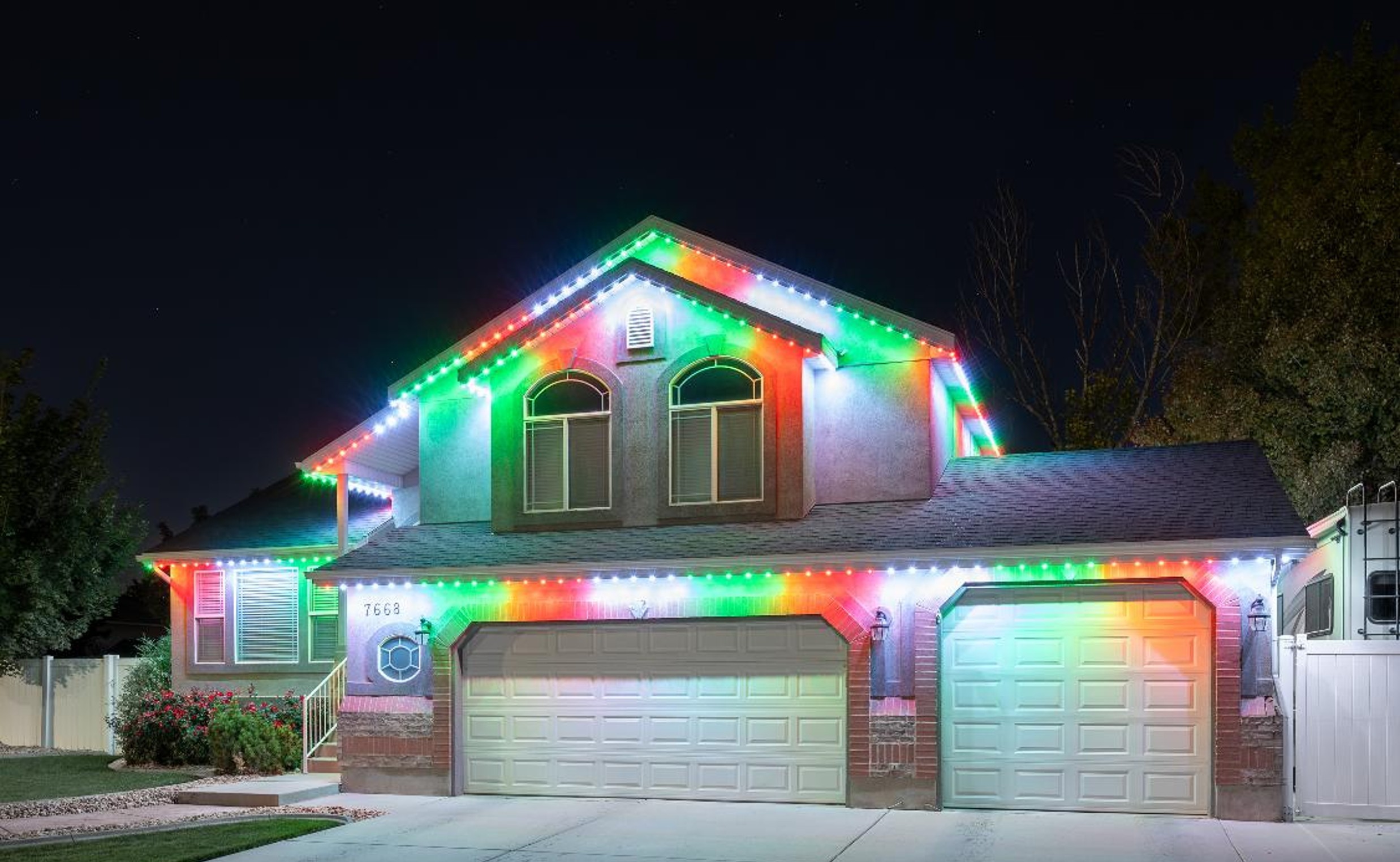 Cinco De Mayo roofline lighting
