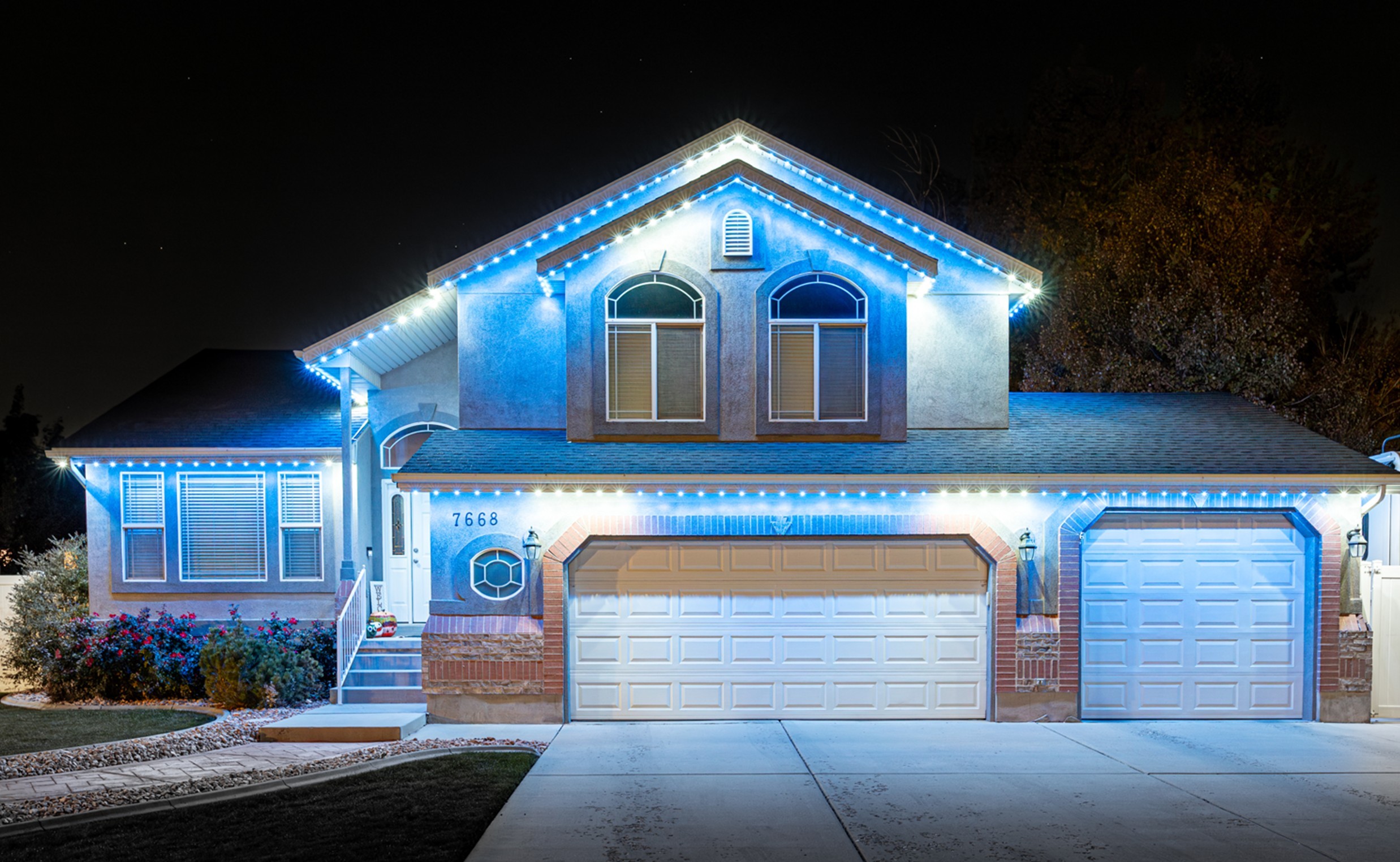 Game day roofline lighting
