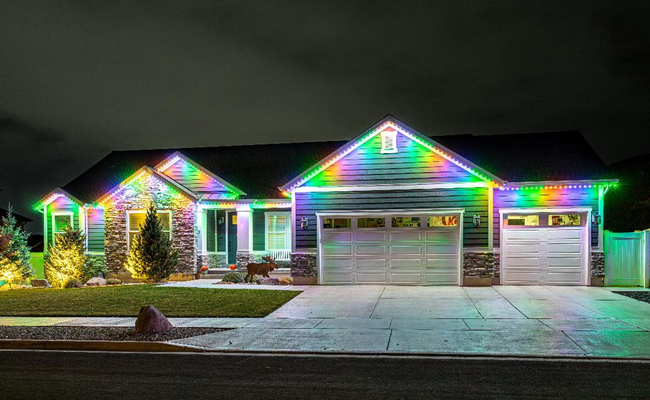 Mardi Gras roofline lighting