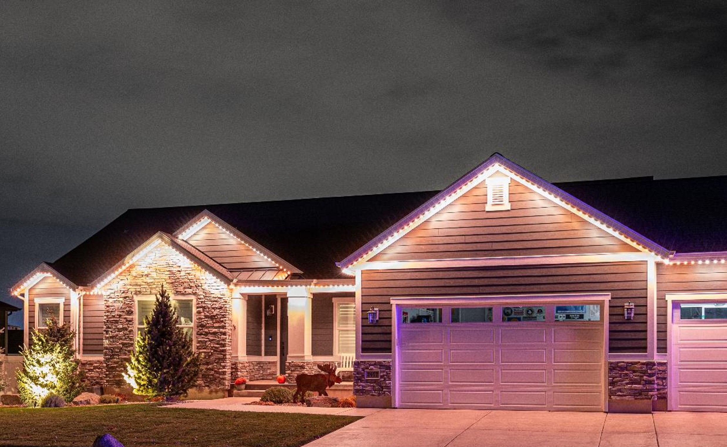 Thanksgiving roofline lighting